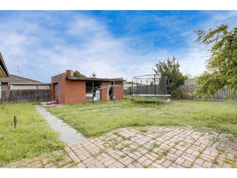 39 Malmsbury Drive, Meadow Heights VIC 3048
