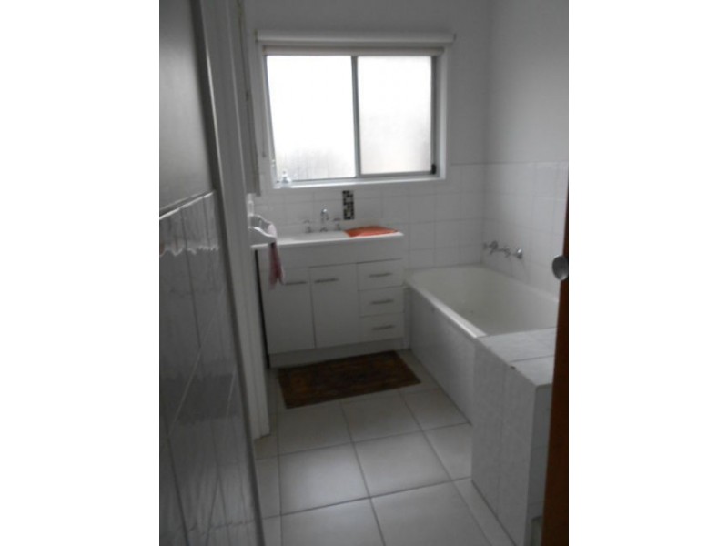 4 BENDOC COURT, Meadow Heights VIC 3048