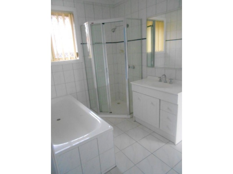 11 PHOENIX COURT, Roxburgh Park VIC 3064