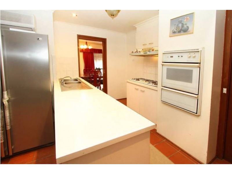 15 MANNA COURT, Meadow Heights VIC 3048