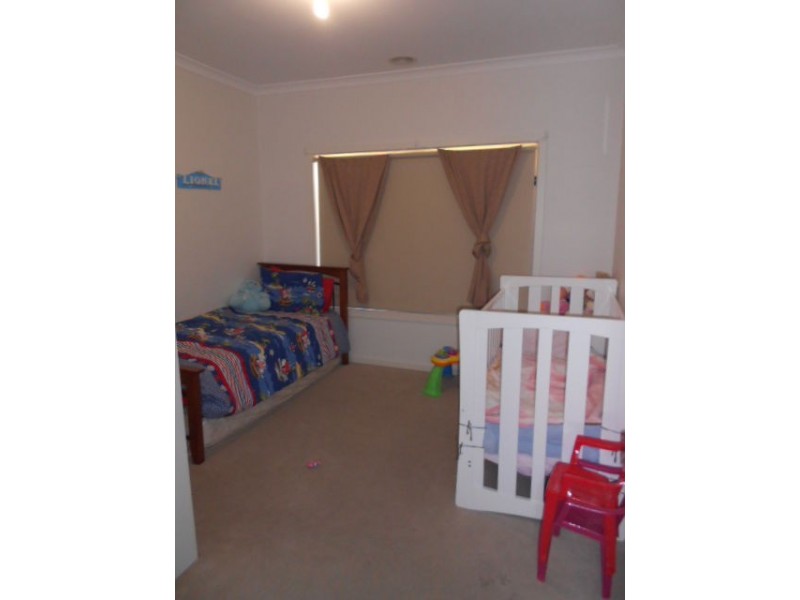 2/4 Huntly Court, Meadow Heights VIC 3048