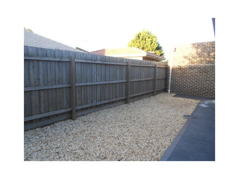 2/4 Huntly Court, Meadow Heights VIC 3048