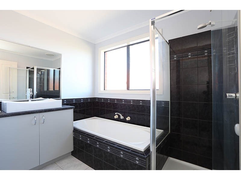 11 Hadley Drive, Wallan VIC 3756