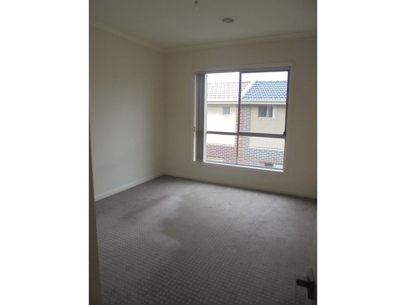 18 Brookvale Court, Roxburgh Park VIC 3064