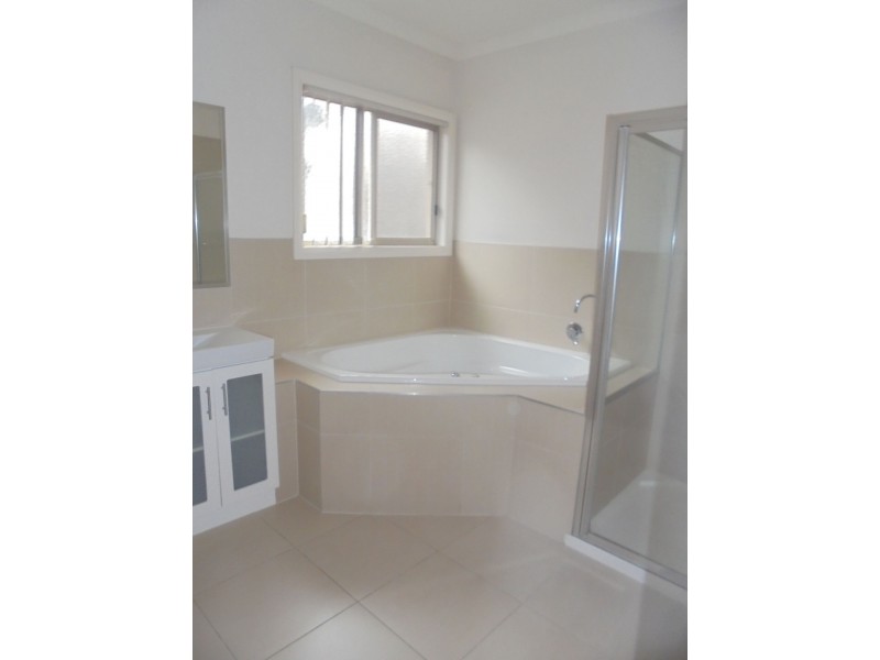 18 Brookvale Court, Roxburgh Park VIC 3064