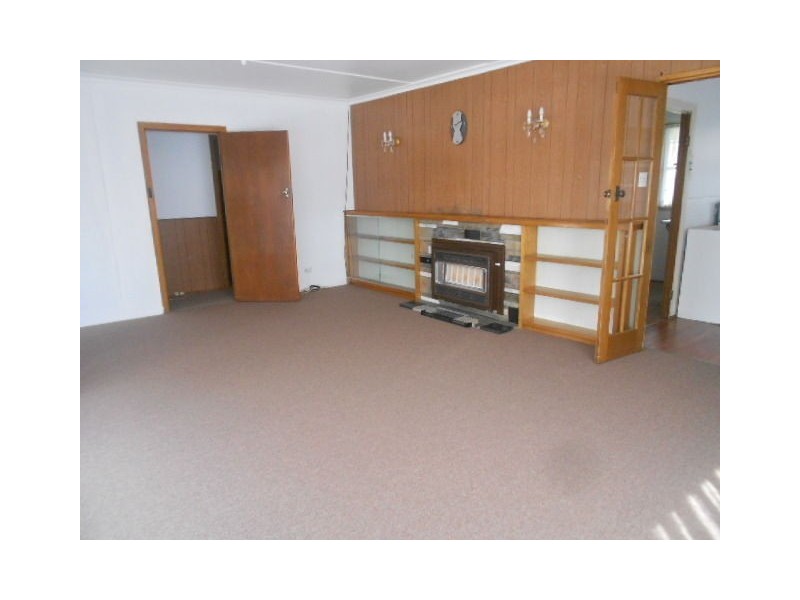 11 DROUIN STREET, Dallas VIC 3047