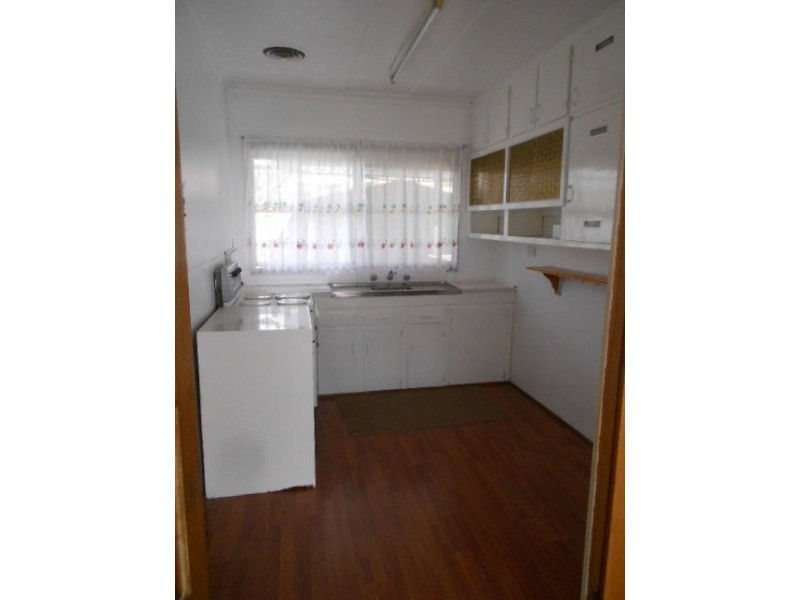 11 DROUIN STREET, Dallas VIC 3047