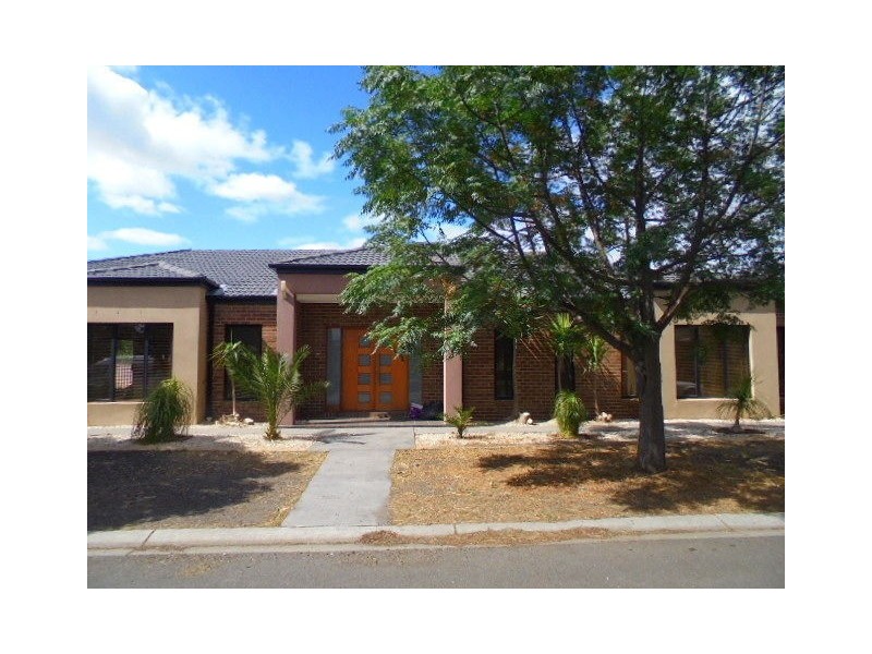 21 Brushwood Circuit, Roxburgh Park VIC 3064