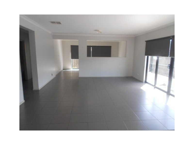 2 Kennet Way, Craigieburn VIC 3064