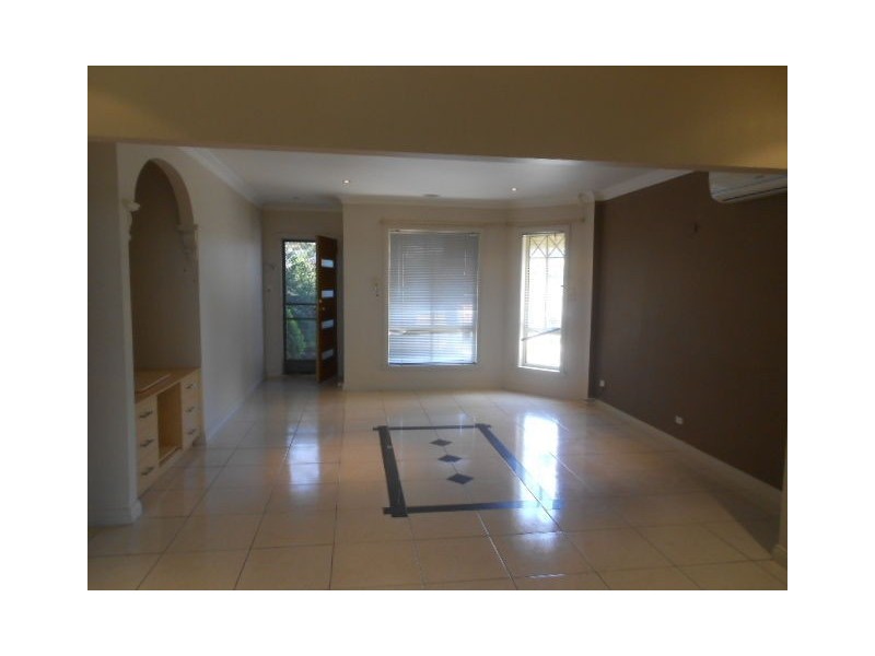 1B WOODBURN CRESCENT, Meadow Heights VIC 3048