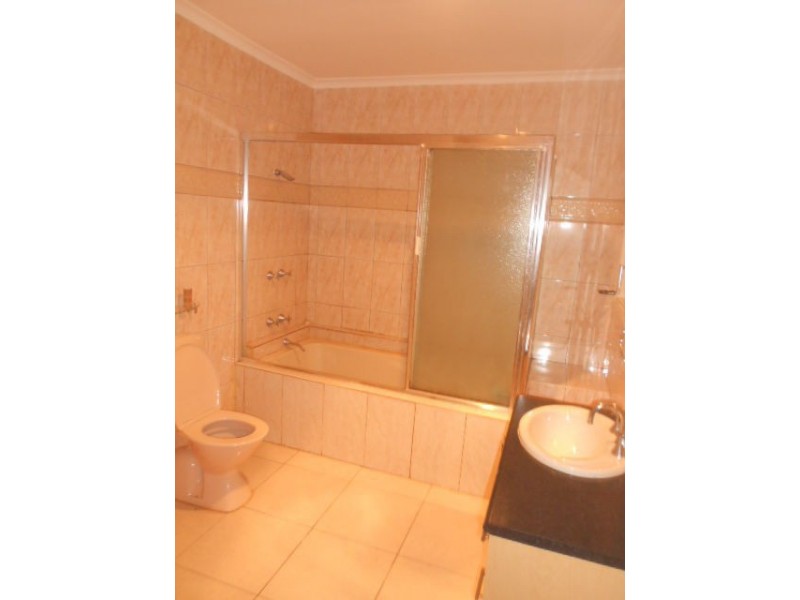 1B WOODBURN CRESCENT, Meadow Heights VIC 3048