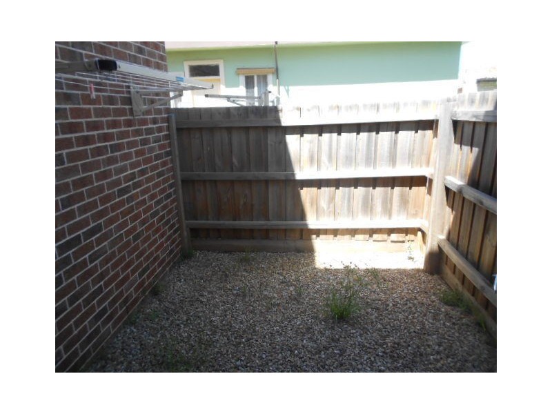 2/75  BARTON STREET, Reservoir VIC 3073