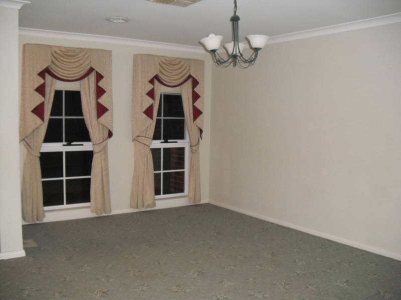 22 Thomas Brunton Ave, Roxburgh Park VIC 3064