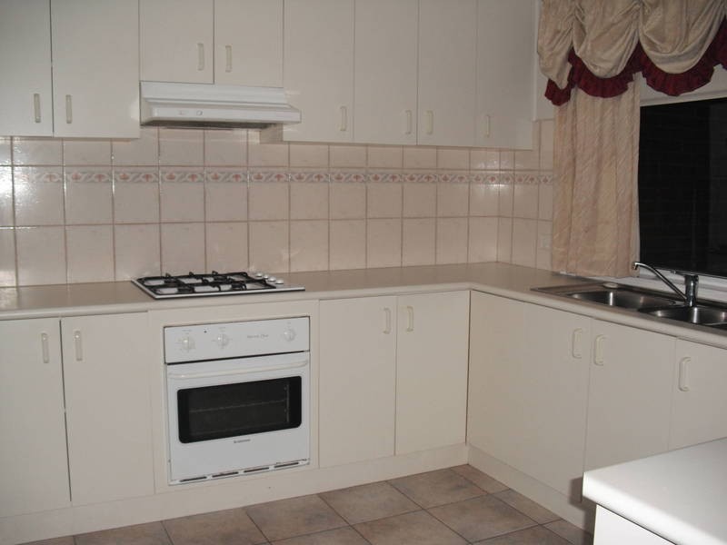 22 Thomas Brunton Ave, Roxburgh Park VIC 3064