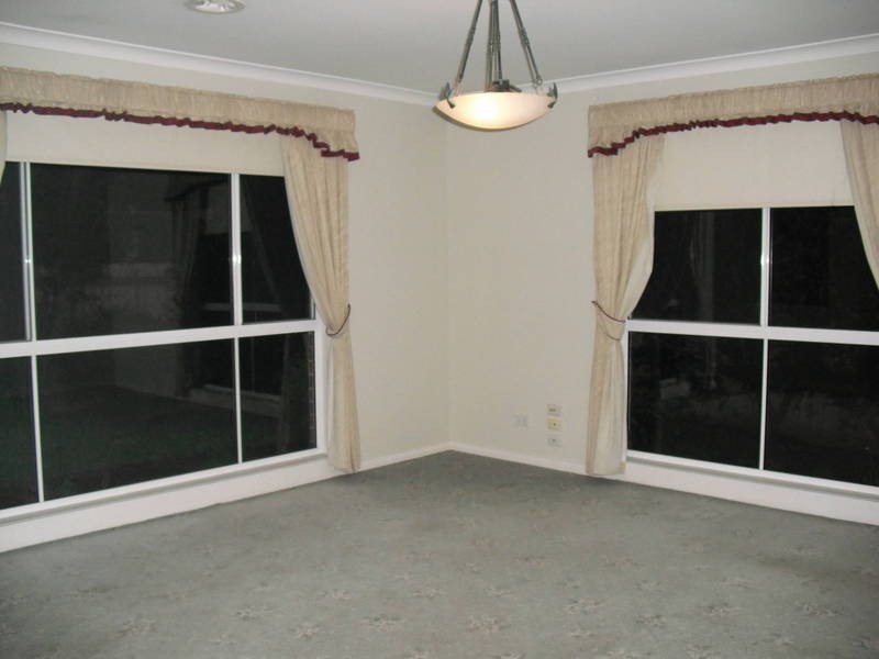 22 Thomas Brunton Ave, Roxburgh Park VIC 3064