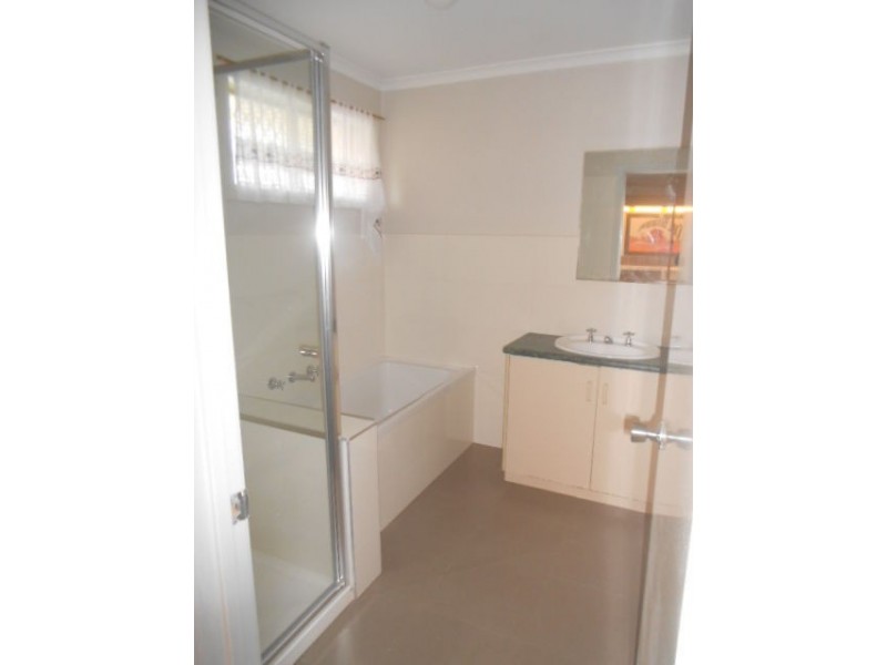 6 SATTERLY WAY, Roxburgh Park VIC 3064