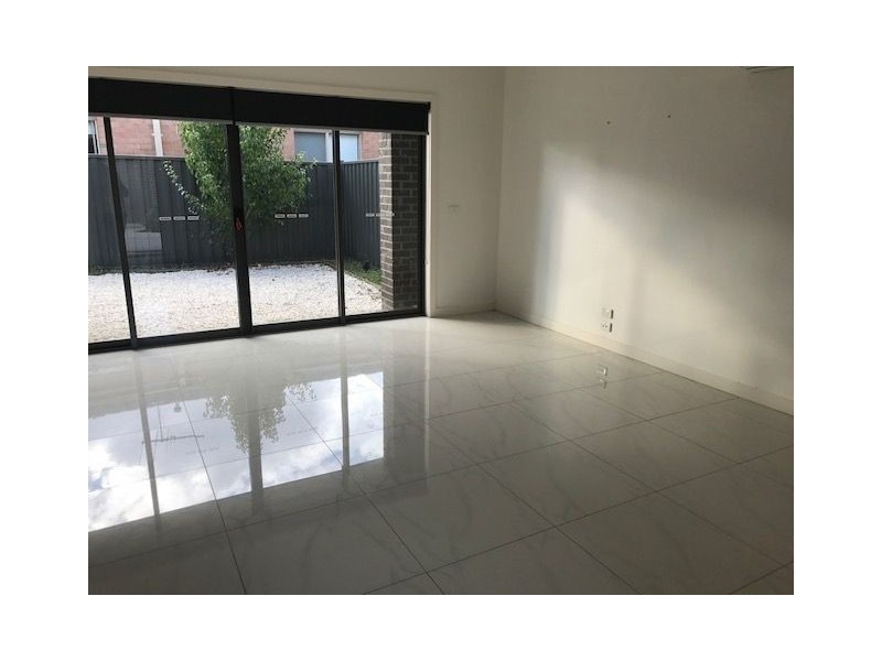 3/11 LOXWOOD COURT, Deer Park VIC 3023