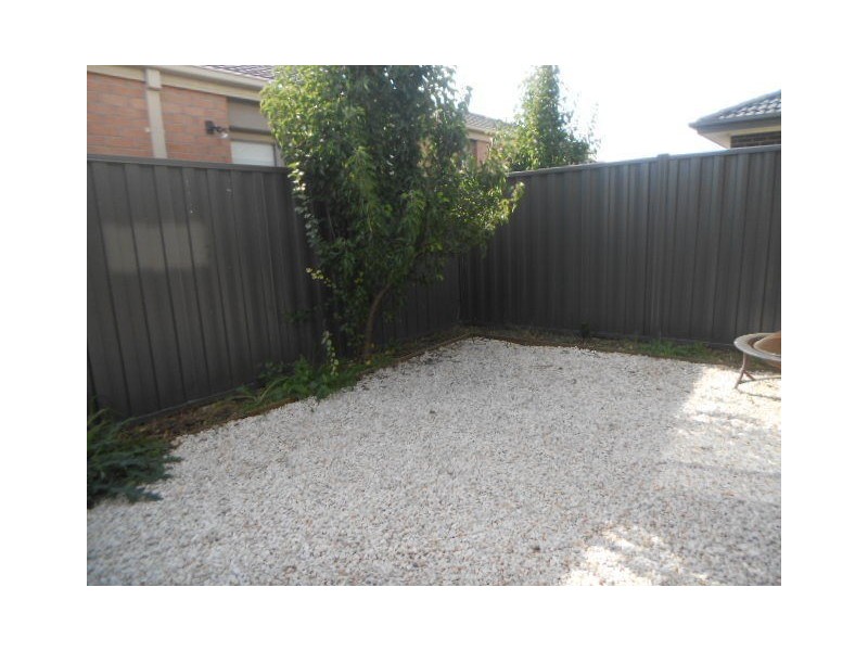 3/11 LOXWOOD COURT, Deer Park VIC 3023