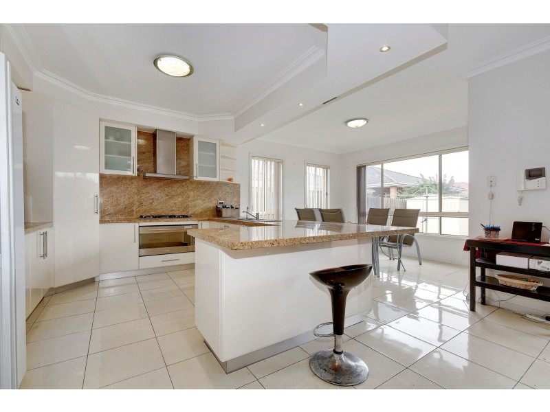 3 GLENVIEW STREET, Roxburgh Park VIC 3064