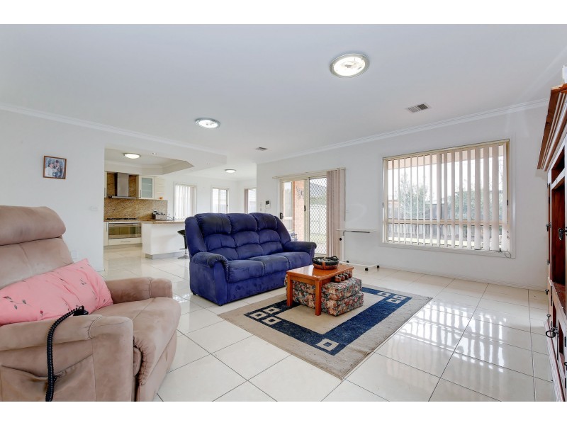 3 GLENVIEW STREET, Roxburgh Park VIC 3064