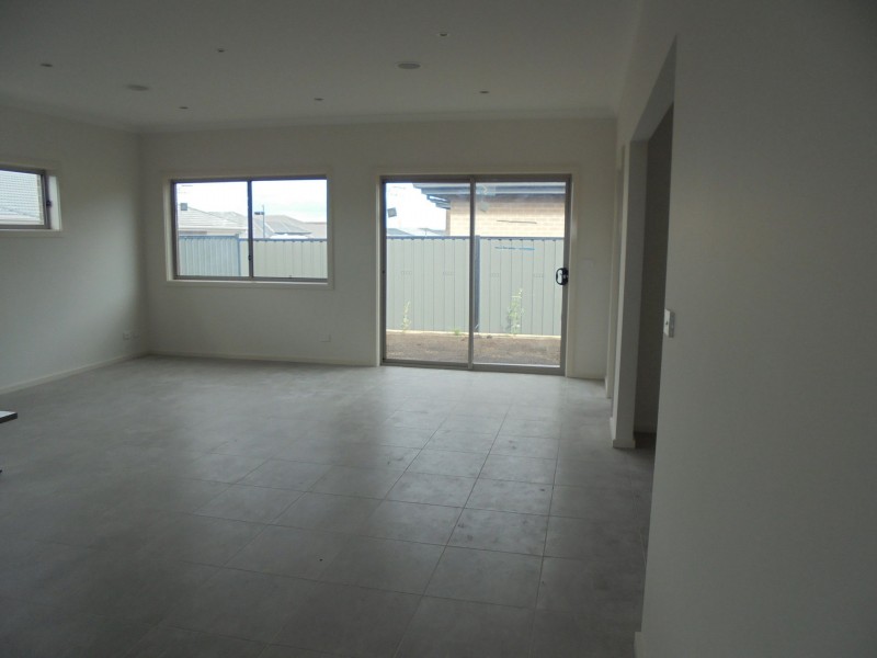 7 VIOLET PLACE, Craigieburn VIC 3064