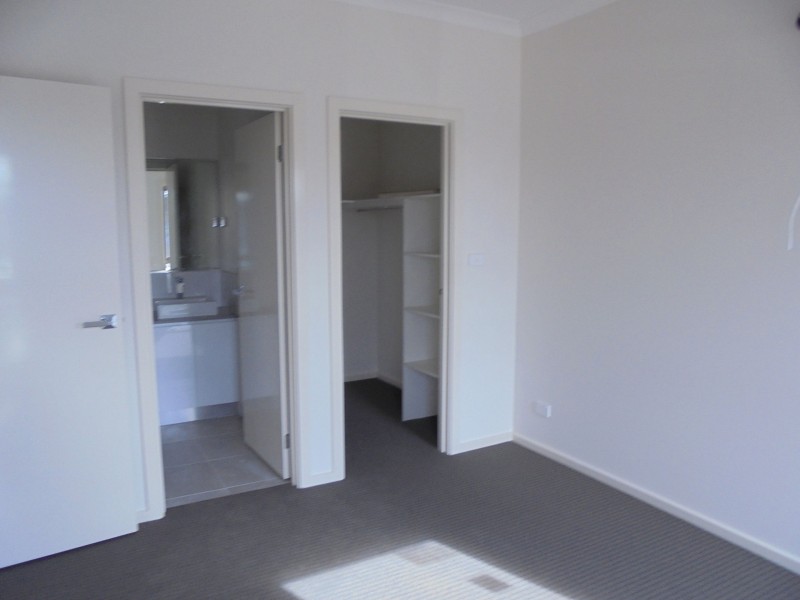 7 VIOLET PLACE, Craigieburn VIC 3064