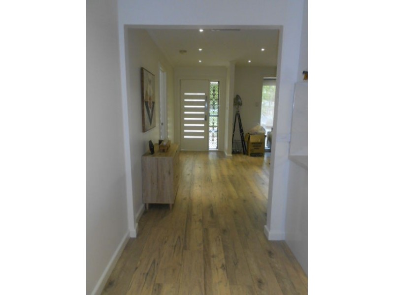 18 COLCHESTER CIRCUIT, Roxburgh Park VIC 3064