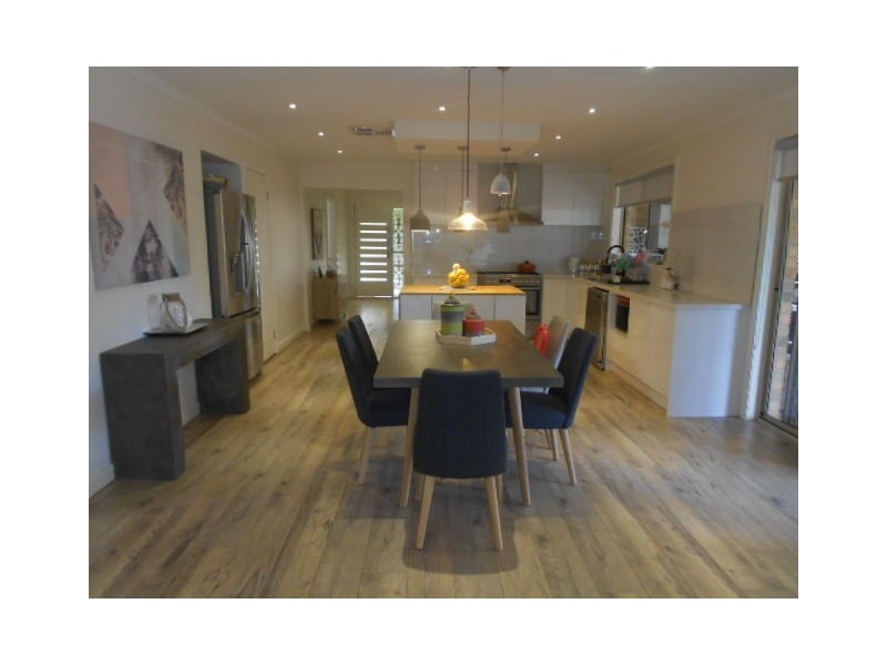 18 COLCHESTER CIRCUIT, Roxburgh Park VIC 3064