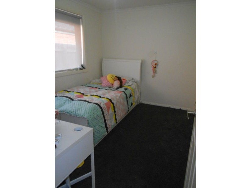 18 COLCHESTER CIRCUIT, Roxburgh Park VIC 3064