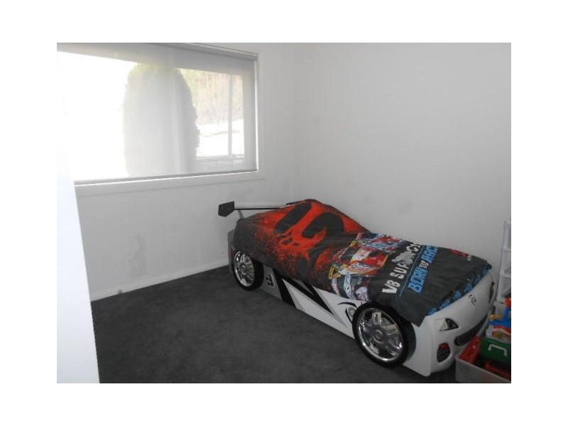 18 COLCHESTER CIRCUIT, Roxburgh Park VIC 3064