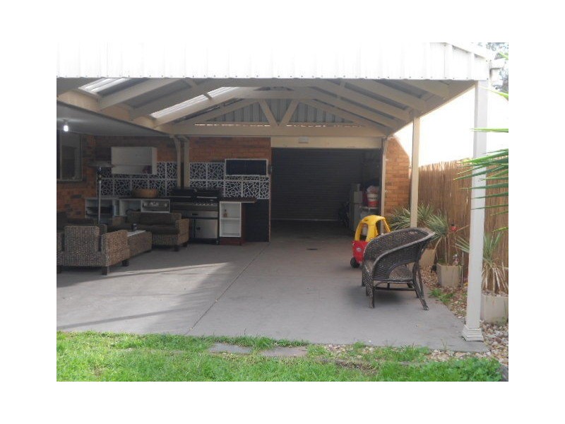 18 COLCHESTER CIRCUIT, Roxburgh Park VIC 3064