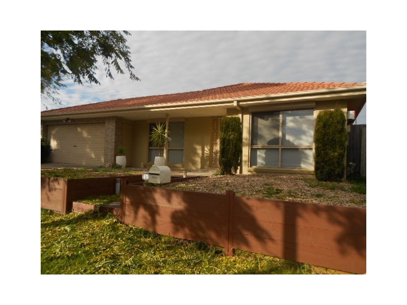 18 COLCHESTER CIRCUIT, Roxburgh Park VIC 3064