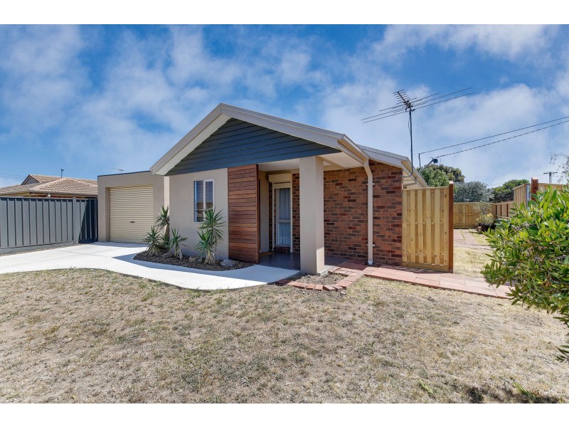 1 ARDEER COURT, Meadow Heights VIC 3048