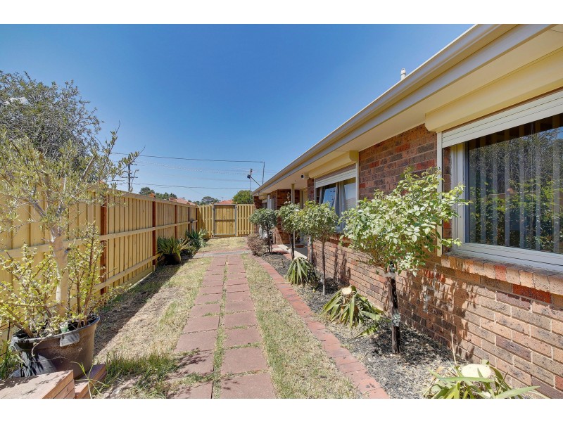 1 ARDEER COURT, Meadow Heights VIC 3048