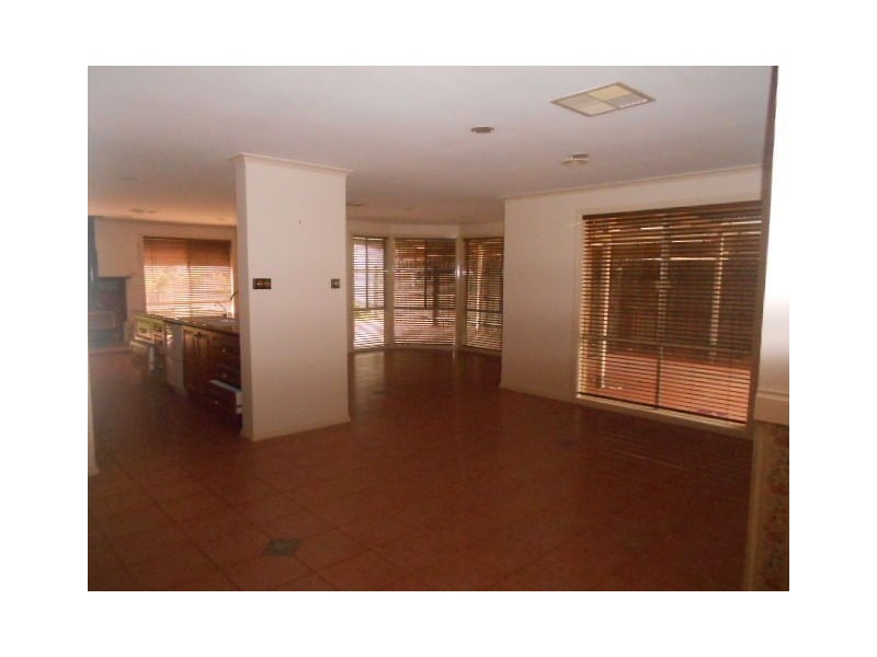 31 DELPHINIUS CRESCENT, Roxburgh Park VIC 3064