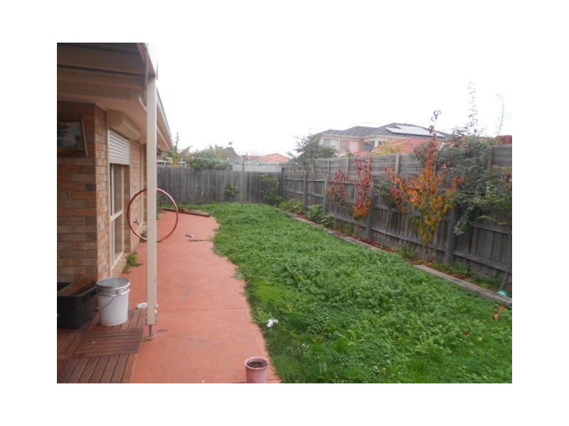 31 DELPHINIUS CRESCENT, Roxburgh Park VIC 3064