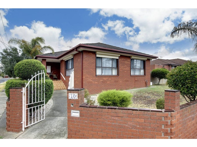 10 DUNKELD STREET, Meadow Heights VIC 3048