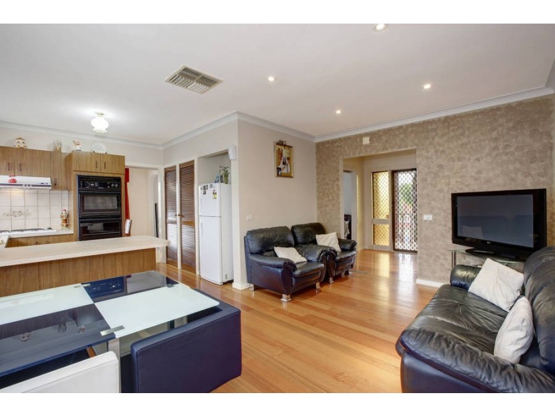 10 DUNKELD STREET, Meadow Heights VIC 3048