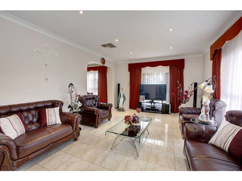 10 DUNKELD STREET, Meadow Heights VIC 3048