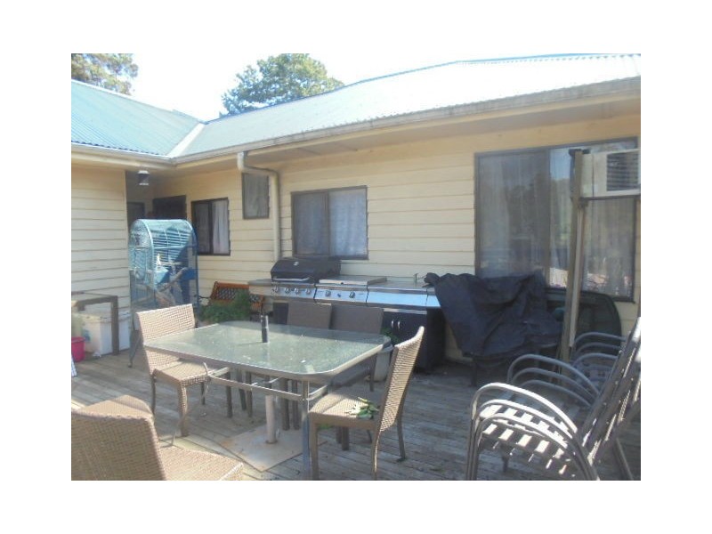 12 VICTORIA ROAD, Kinglake VIC 3763