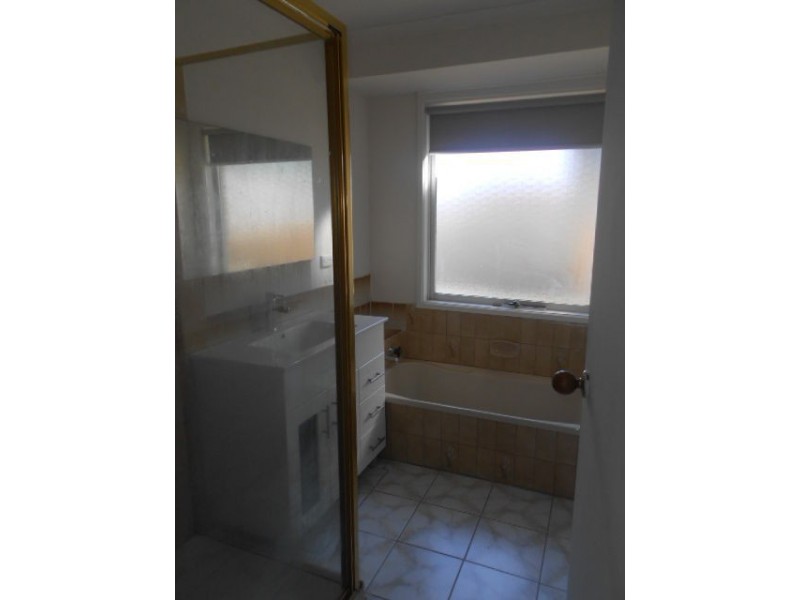 2 MUNRO COURT, Meadow Heights VIC 3048