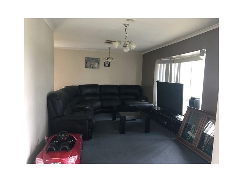 121 LIGHTWOOD CRESCENT, Meadow Heights VIC 3048