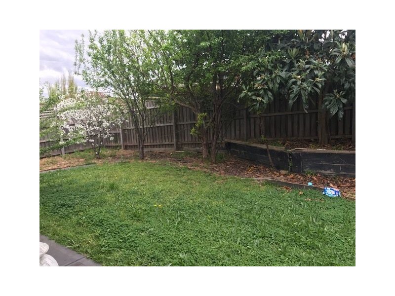 121 LIGHTWOOD CRESCENT, Meadow Heights VIC 3048