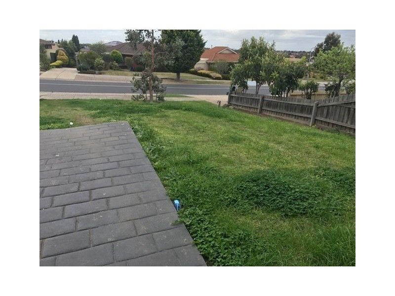 121 LIGHTWOOD CRESCENT, Meadow Heights VIC 3048