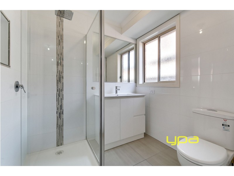 18 COLCHESTER CIRCUIT, Roxburgh Park VIC 3064