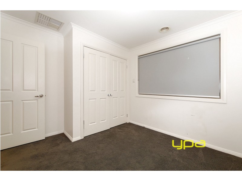 18 COLCHESTER CIRCUIT, Roxburgh Park VIC 3064