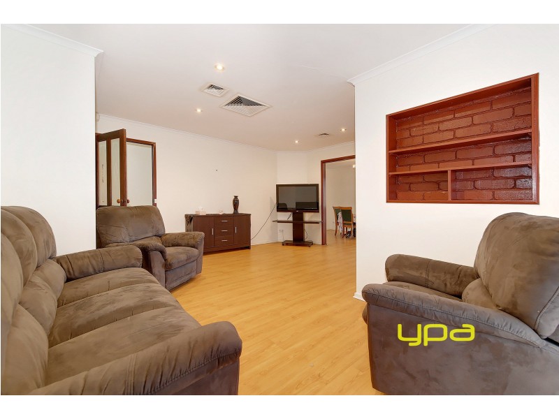 18 DUNKELD STREET, Meadow Heights VIC 3048