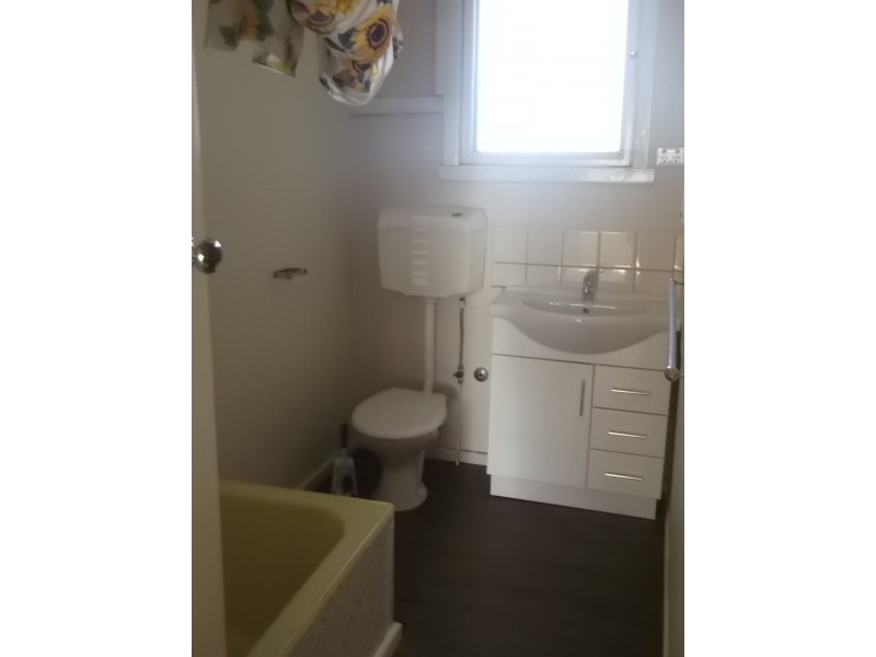 27 Craigieburn Road, Craigieburn VIC 3064