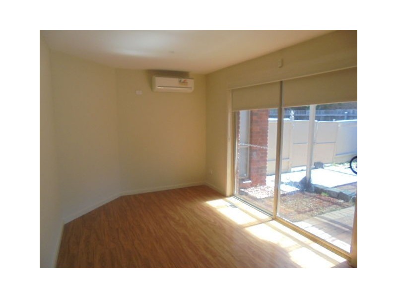 14 Linden Close, Meadow Heights VIC 3048