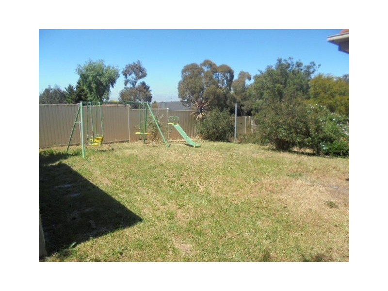 14 Linden Close, Meadow Heights VIC 3048